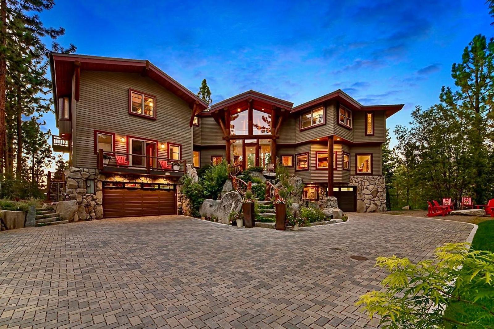 LUXURY LAKE TAHOE LODGE W INTERIOR PRIVATE POOL AND HOT TUB LX25 Main image 2